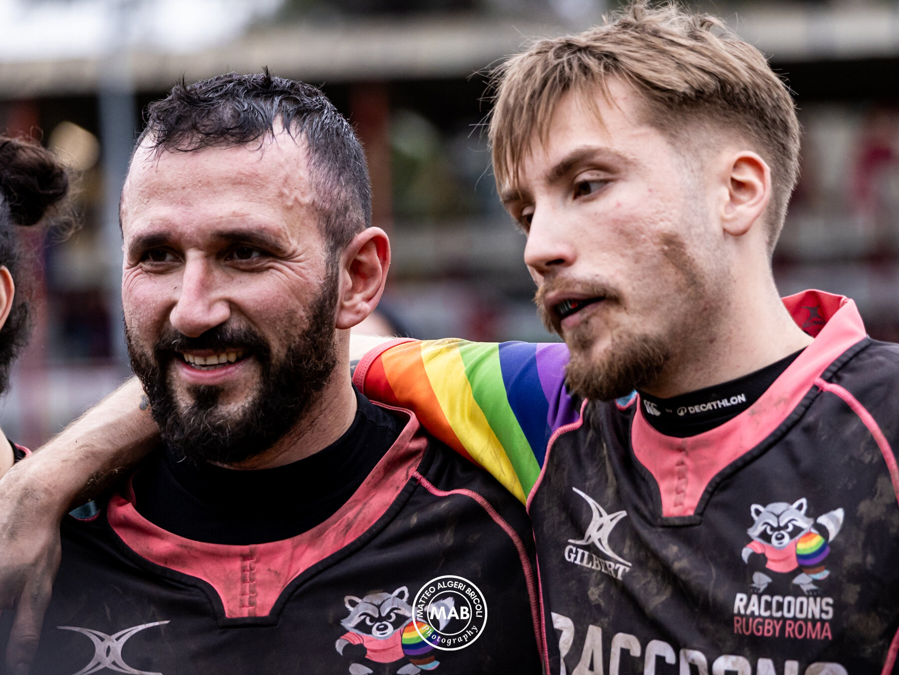 Due giocatori dei Raccoons al termine della partita